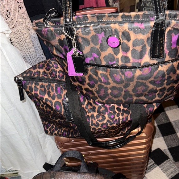 Coach overnight bag with matching tote
Beautiful set 🖤🤎💜 - Picture 9 of 16